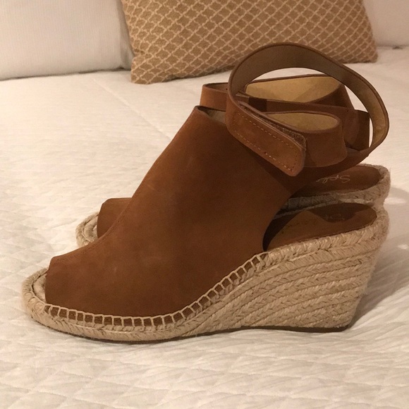 Worn once Splendid Suede Wedge - Picture 3 of 4